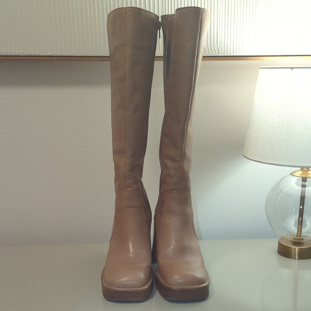 Elegant Steve Madden Tan Knee-High Women's Boots